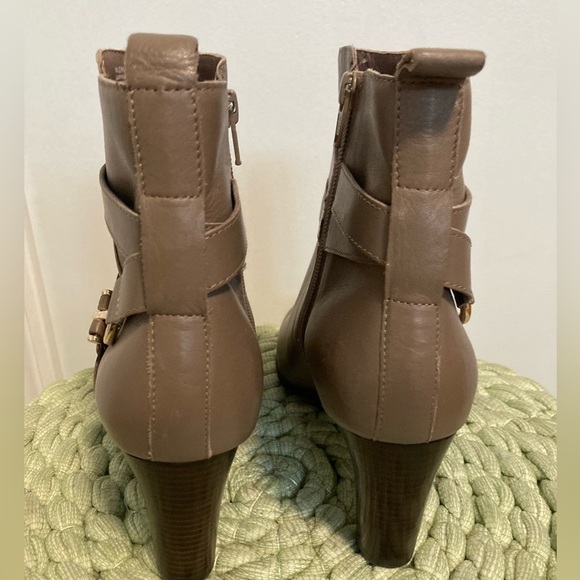 New Abeo Valerie Leather Gray/ Brown Leather Ankle Booties Size 9 - Picture 4 of 6